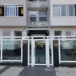CaviRio A306 - Apartamento 3 qts para 8 pax à 100m da praia